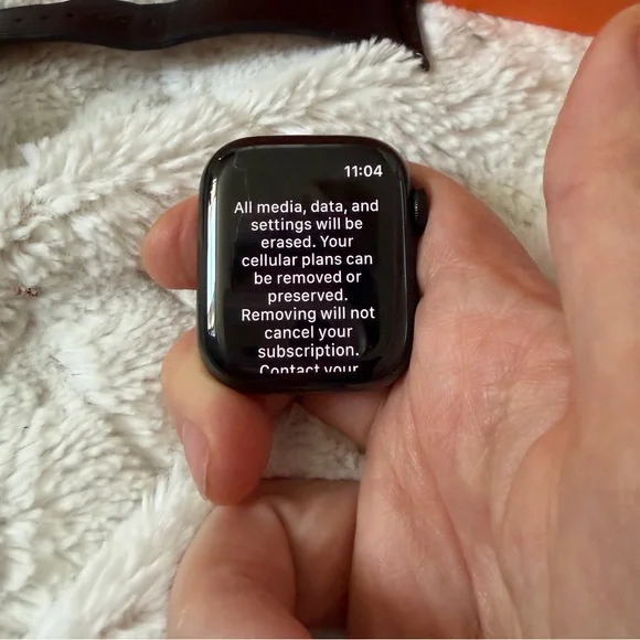 Apple Hermès Smartwatch - Black and Pink - Picture 3 of 10